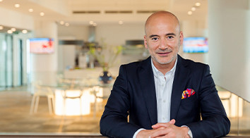 Zurich Türkiye CEO’su Yılmaz Yıldız, liderlik eğitimi verirken genç girişimcilere ilham oluyor.